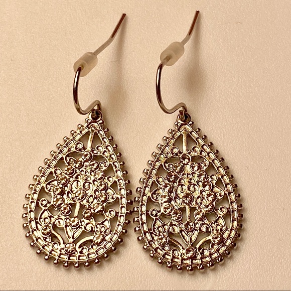 Dangle Earrings - Picture 3 of 8